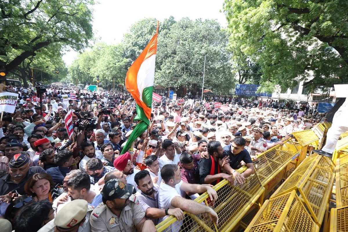 P Chidambaram का BJP पर हमला, बोले- Supreme Court ने Form 6 में बदलाव को मंजूरी नहीं दी; INDIA Bloc का ‘Save Democracy’ मार्च